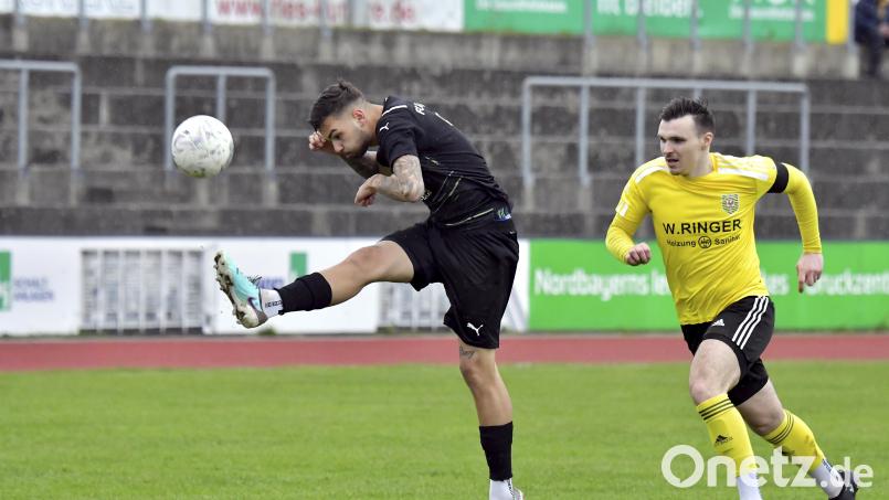 Noel Scheler (links) damals beim FC Amberg sammelte bereits Bezirksliga-Erfahrung. Archivbild: Hubert Ziegler