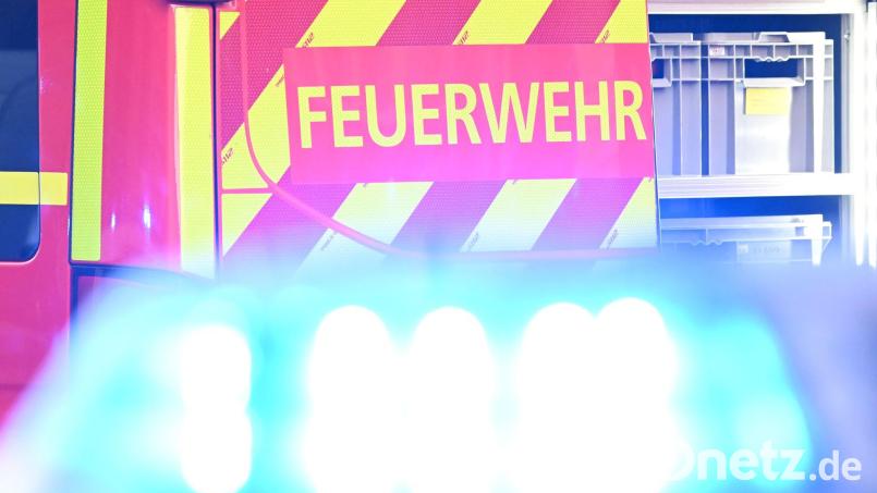 Noch vor Eintreffen der Feuerwehr konnte der Landwirt den Brand selbst löschen. (Symbolbild) Bild: Bernd Weißbrod/dpa