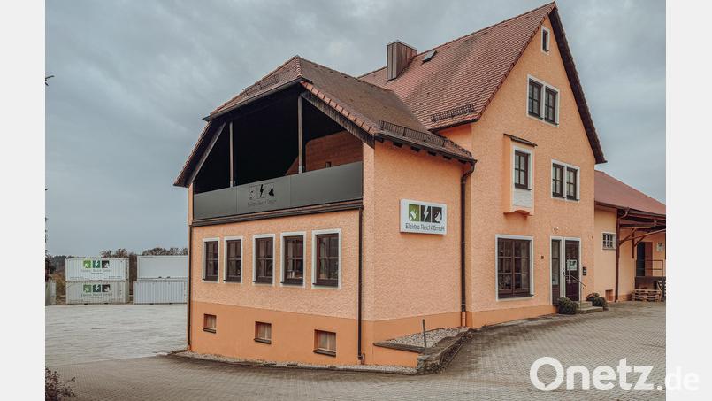 Das Gewerbegebiet "An der Alten Dorfstraße" in Hohenthan soll hinterhalb des bestehenden Betriebsgebäudes der Firma Elektro Reichl entstehen. In Kürze startet die öffentliche Beteiligung. Bild: Susanne Forster