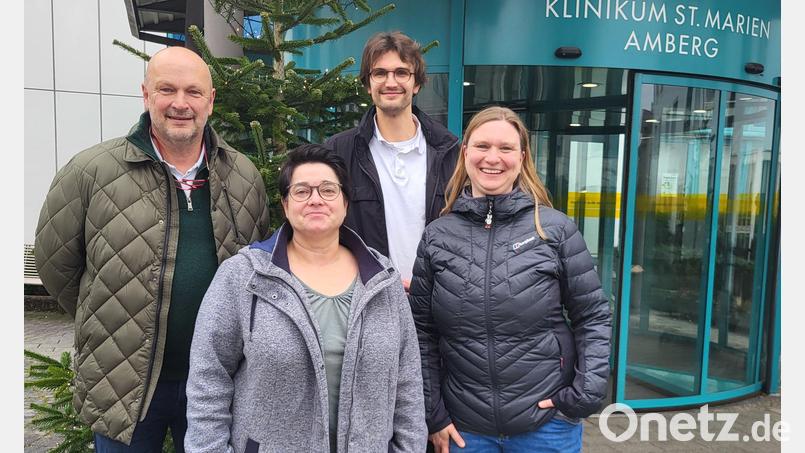 Die Zahntechniker Stefan und Fabian Karzmarczyk spenden 1500 Euro an das Kinderpalliativteam am Klinikum Amberg Bild: Verena Uschold, Klinikum St. Marien Amberg