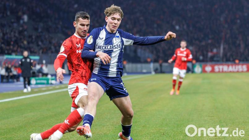 Kennet Eichhorn (r.) hat bei Hertha BSC mehrere Rekorde aufgestellt. (Archivbild) Bild: Andreas Gora/dpa