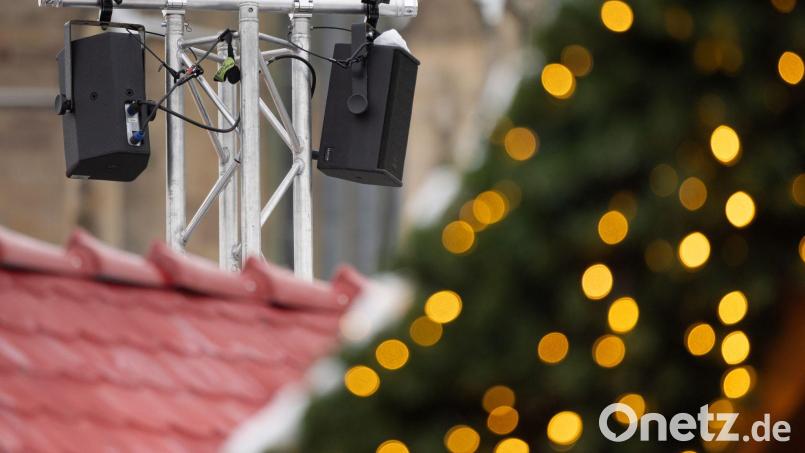 Der Staatsschutz ermittelt wegen rechtsradikaler Musik auf einem Weihnachtsmarkt. (Archivbild) Bild: Michael Reichel/dpa