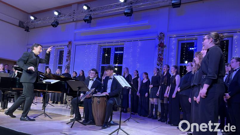 Unter der engagierten Gesamtleitung von Manfred H. Lehner verzauberten die Schüler der Berufsfachschule für Musik an zwei ausverkauften Abenden ihre Zuhörerschaft. Bild: mma