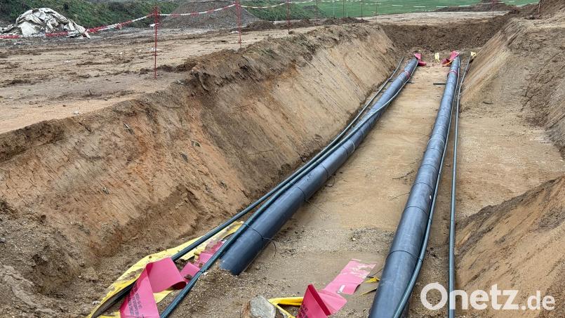 Hier arbeitet die Baufirma: Bei Auerberg werden Gleichstromleitungen im Graben verlegt. Ob Tennet der Baufirma wirklich kündigt, ist noch offen. Archivbild: Gabi Schönberger