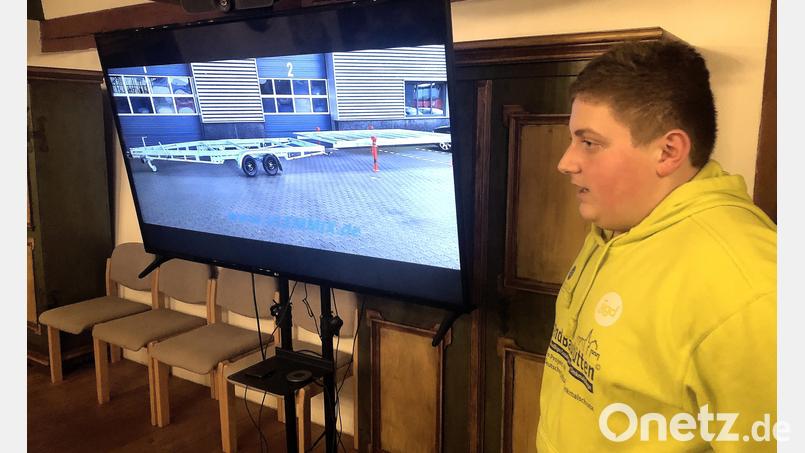 Das Fahrgestell mit Wechselpritsche wurde vom Gastredner Andreas Meister in der Sitzung des Falkenberger Gemeinderates vorgestellt. Bild: wro