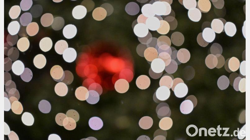 Für eine Geschichte wie aus einem Weihnachtsfilm sorgte ein Weihnachtsbaum-Dieb im Unterallgäu. (Symbolbild) Bild: Jennifer Brückner/dpa