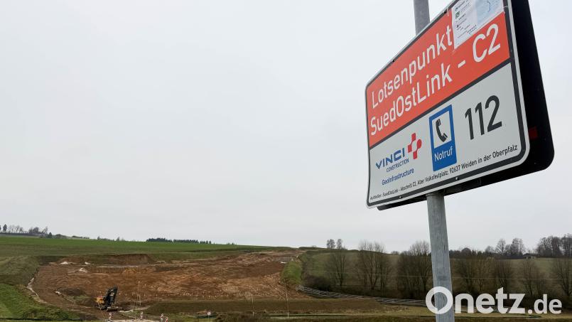 Noch arbeitet die Baufirma Vinci am Abschnitt C2 des Süd-Ost-Links, hier bei Auerberg in der Gemeinde Püchersreuth. Allerdings droht Auftraggeber Tennet nun mit Rauswurf. Bild: Gabi Schönberger