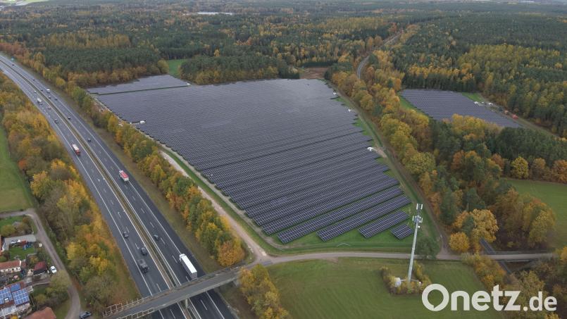 Der neue PV-Park Kronstetten sorgt künftig für rund 13 Megawatt erneuerbare Energie. Bild: Michael Bartels
