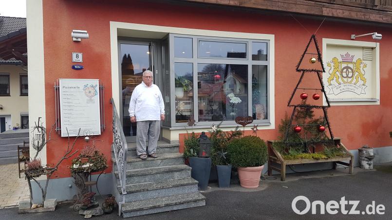 Bäckermeister Ambros Held übte sein Handwerk 60 Jahre aus. An Weihnachten ist der letzte Backtag, dann gibt es die letzten Brote und Semmeln der Bäckerei Held in Burgtreswitz. Bild: gi