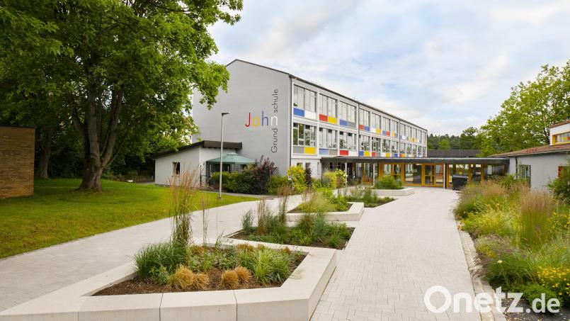 Die Jahn-Grundschule muss in den nächsten Jahren um einen Anbau für eine Ganztagsschule erweitert werden. Ein gutes Beispiel, wo eine Klimarelevanzprüfung Anwendung finden könnte, sagt Yvonne Rösel. Archivbild: Thilo Hierstetter