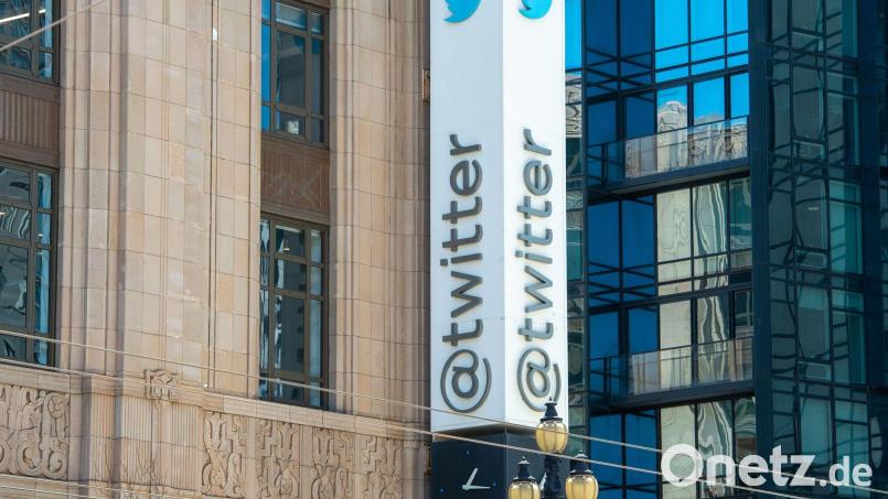 Elon Musk ließ bei X alle Spuren des vorherigen Namens Twitter entfernen. (Archivbild) Bild: Andrej Sokolow/dpa