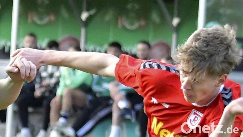 Jahn-Verteidiger Leopold Wurm will in Cottbus unbedingt punkten. Archivbild: Hubert Ziegler