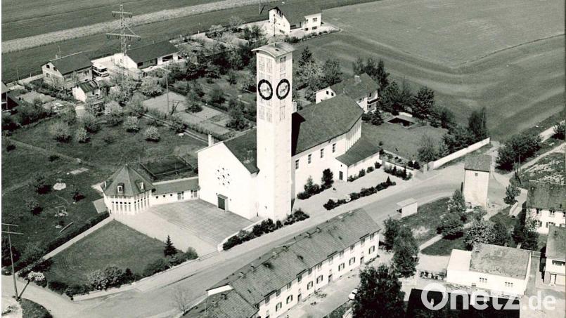 Diese Kirche steht beinahe unverändert in einem Viertel, das sich sehr stark verändert hat. Wo sind wir? Luftbild: Werner Lischka