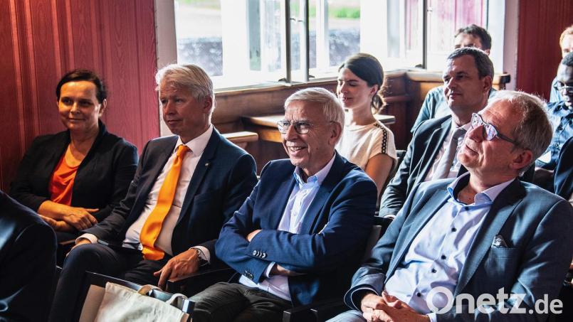 v.li. Radka Bonacková, Geschäftsführerin der Bayerisch-Tschechischen Hochschulagentur, Prof. Dr. Clemens Bulitta, Präsident der OTH Amberg-Weiden, UR-Präsident Prof. Dr. Udo Hebel und Prof. Dr. Stefan Leible, Präsident der Universität Bayreuth beim Auftakt der bayerisch-tschechischen Summer-School-Reihe. Bild: SSC