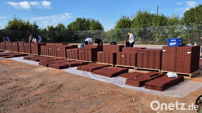 An der Sport- und Begegnungsstätte des FC Kaltenbrunn stehen laut Vorsitzendem Andreas Malzer nur noch eine Bande für den Multifunktionsplatz sowie die Erneuerung der Auffangnetze an. Bild: Siegfried Bock