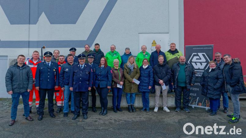 Die Drahtwerk Waidhaus GmbH unterstützt mit einer Spende von 7.250 Euro lokale Vereine und Institutionen, wie die Feuerwehr, den Theaterverein oder den Kindergarten. Bild: Drahtwerk Waidhaus GmbH