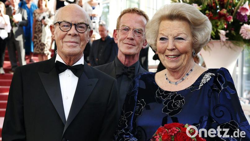 Hans van Manen mit der damaligen niederländischen Königin Beatrix. Bild: Jerry Lampen/ANP/EPA/dpa