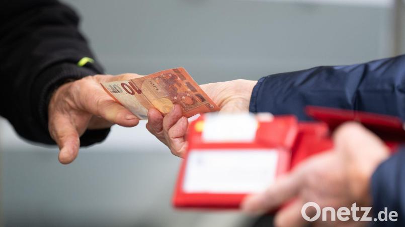 Die Preissteigerungen haben viele Menschen in Bayern nicht nur beim Wocheneinkauf zu spüren bekommen. (Symbolbild) Bild: Sebastian Kahnert/dpa