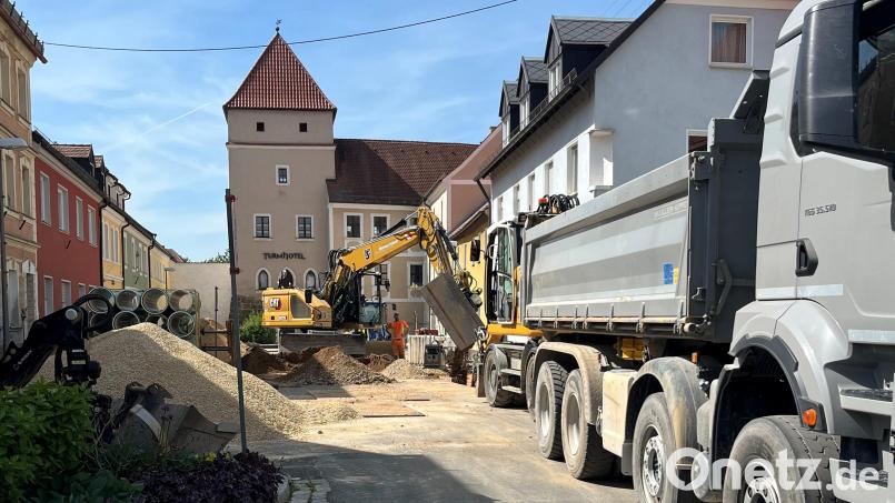 Am Marktplatz und in der Herrengasse wurde je ein Abwasserkanal auf jeder Häuserseite neu verlegt. In Schlicht wurden Kanalsanierungen in der St. Georg-Straße und der Wiedemann-Straße umgesetzt. Bild: Stefanie Gradl
