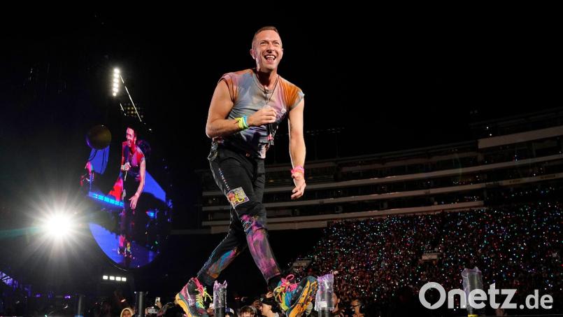 Bei einem Coldplay-Auftritt waren zwei Manager einer Tech-Firma bei einer mutmaßlichen Affäre von einer Saal-Kamera ertappt worden. (Archivfoto) Bild: Chris Pizzello/Invision/dpa