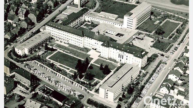 Das Gebäude kennen die meisten Menschen in Amberg - wenn auch ein bisschen anders. Wo sind wir? Luftbild: Werner Lischka