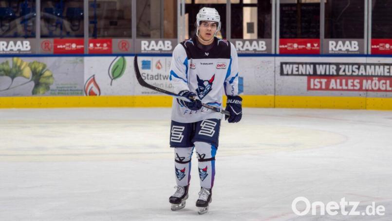 Der Stürmer Eden-Angelus Hofverberg aus der U20 des ERC Ingolstadt wird mit einer Förderlizenz für die Blue Devils ausgestattet. Bild: Christian Kaminsky