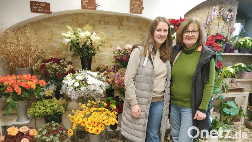 Betreiberin Gerlinde Girke (links) und ihre Tochter Melanie müssen ihr Geschäft "Blumen Wildbrett" in Weiden aus Personal- und gesundheitlichen Gründen aufgeben. Bild: ald