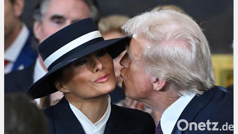 Melania Trump mit ihrem Hut, der auch im Trailer zu ihrer Doku zu sehen ist. (Archivbild) Bild: Saul Loeb/POOL AFP/AP/dpa