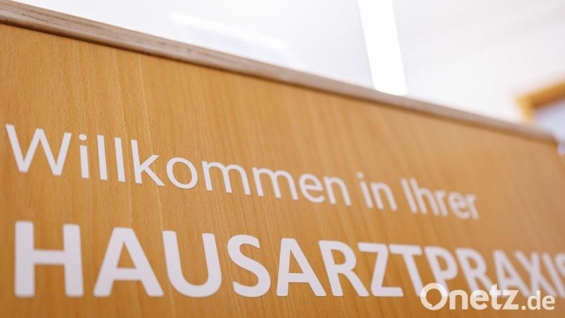 Die Zahl der Hausärzte in Bayern ist zuletzt gestiegen - wenn auch nur leicht. (Symbolbild) Bild: Daniel Karmann/dpa