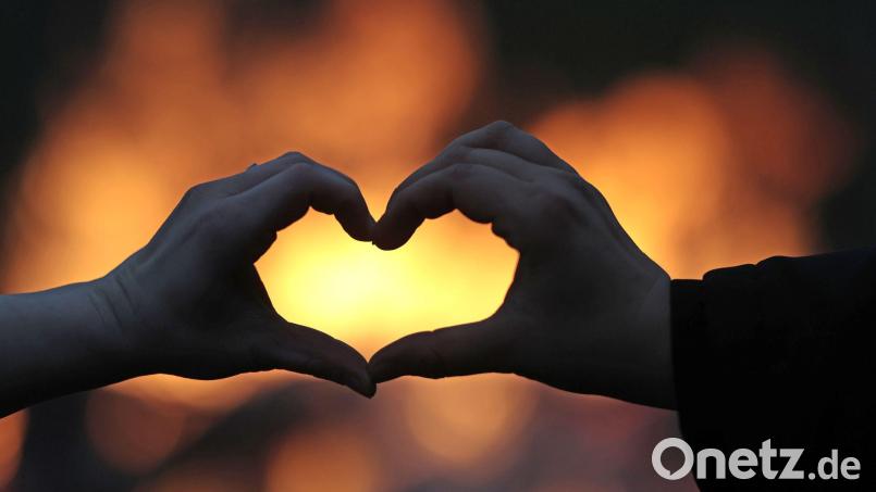 Liebe ist etwas Schönes, und ein bisschen mehr davon in der Welt kann nicht schaden, findet Redakteurin Stefanie Swann. Symbolbild: Matthias Bein/dpa