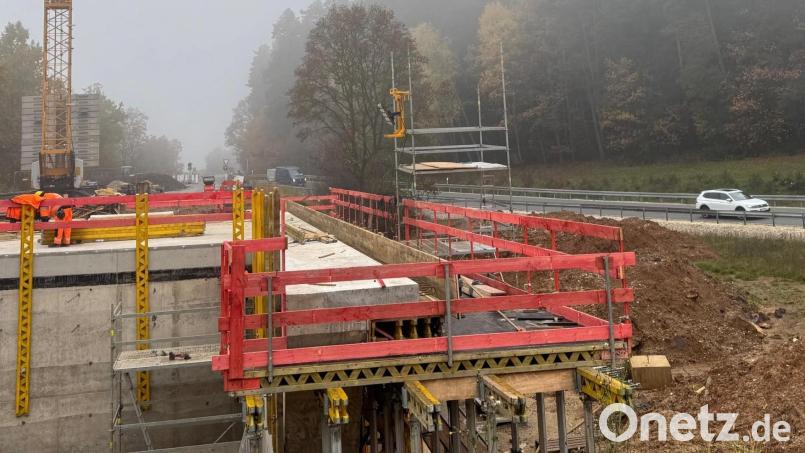 Bei der B470 führte die Umleitung direkt neben der Baustelle vorbei. Archivbild: Heike Unger