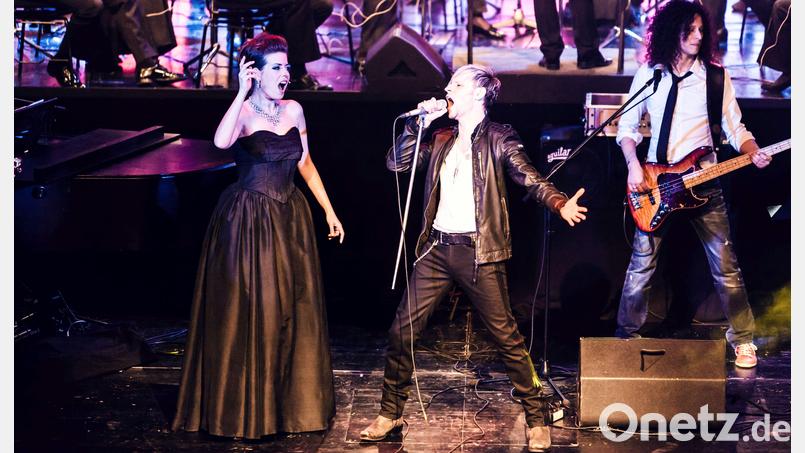 Im Programm von "Magic of Queen Classic" ist auch "Barcelona" mit Markus Engelstädter und einer klassischen Sopranistin. Bild: Christian Simmerl/exb