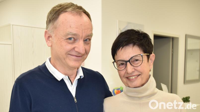 Nach 31 Jahren endet am 31. Dezember diesen Jahres die Praxisära Dr. Balogh in Illschwang. Arthur und Henriette Balogh übergeben zum Jahresbeginn 2026 ihre Praxis an Dr. Rica Torun. Die beiden werden sich dann gemeinsam in ihrer Praxis in Sulzbach-Rosenberg um das medizinische Wohl ihrer Patienten kümmern. Bild: no