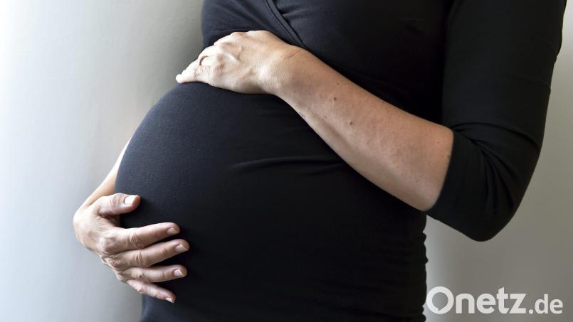 Bei einer mentalen Vorbereitung auf die Geburt helfen so genannte Doulas. Die Ambergerin Katharina Hoffmann bietet beispielsweise Kurse zu Hypnobirthing an. Bild: Emmi Korhonen