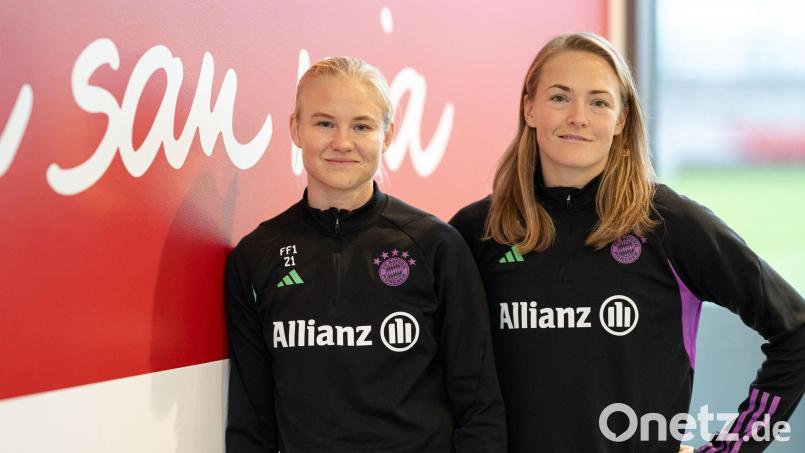 Pernille Harder (l) und Magdalena Eriksson bleiben beim FC Bayern. (Archivbild) Bild: Lukas Barth/dpa