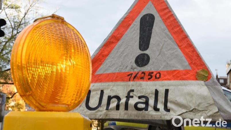 Ein 88-jähriger VW-Fahrer verursachte in Amberg einen Unfall. Symbolbild: Patrick Seeger/dpa