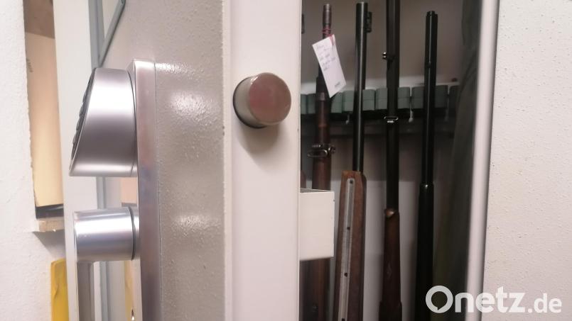 Waffen sind sicher aufzubewahren. Sie dürfen auch nicht scharf geladen im Waffenschrank stehen. Archivbild: Kristin Winderl