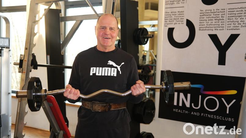 Der 62-jährige ehemalige deutsche Boxmeister Uwe Binner hält sich mit Kraft- und Lauftraining fit. Bild: Hirsch