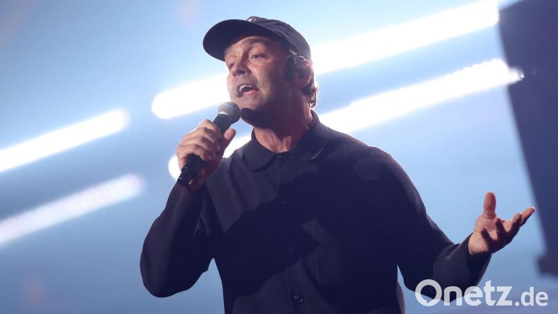 Der Hamburger Sänger Bosse hat sein neues Lied gegen Hass und Gewalt im Netz nun als jugendfreie Version neu aufgenommen. (Archivbild) Bild: Christian Charisius/dpa