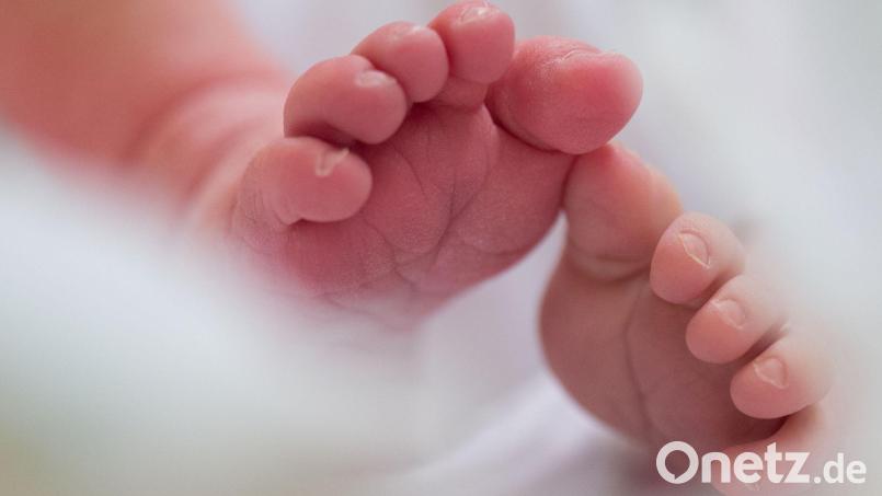 An keinem Tag wurden so in Bayern 2024 so wenige Kinder geboren wie an Heiligabend (Illustration). Bild: Arno Burgi/ZB/dpa