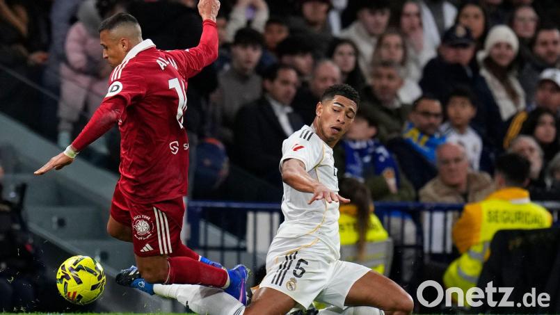 Jude Bellingham brachte Real Madrid gegen den FC Sevilla in Führung. Bild: Manu Fernandez/AP/dpa