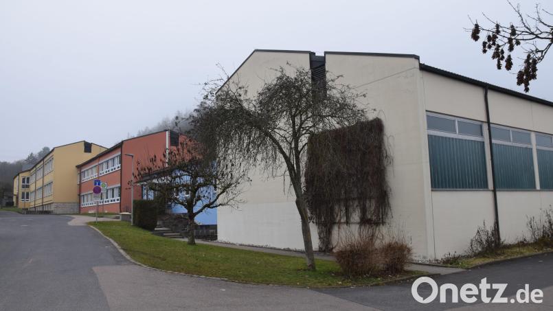 Die Sanierung der Erasmus-Grasser-Grundschule in Schmidmühlen wird im nächsten Jahr öfter auf der Tagesordnung des Marktgemeinderates zu finden sein, um den Anforderungen als Ganztagsschule gerecht zu werden. Bild: bö