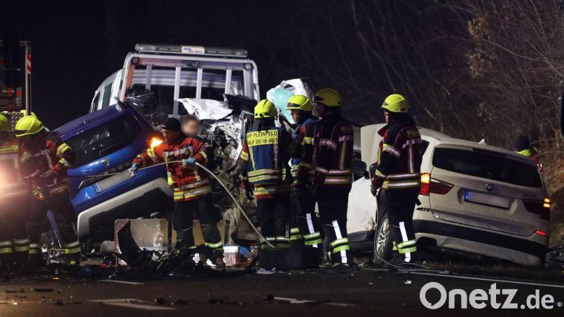 Auf der Bundesstraße 2 in Mittelfranken gab es einen schweren Verkehrsunfall. Bild: Felix Besold/NEWS5/dpa