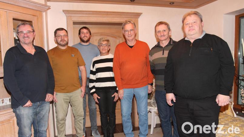 Anton Hirnet (links) ist der Spitzenkandidat der Georgenberger Freien Wähler. Bei der Nominierungsversammlung waren einige Bewerber beruflich verhindert. Bild: pi