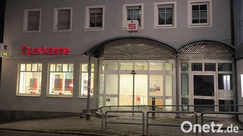 Für die Sparkassen-Kunden in Pressath soll sich durch die Fusion wenig ändern. Der Stadtrat hat dem Beitritt zu einem Zweckverband für die Sparkasse Nördliche Oberpfalz zugestimmt. Bild: jma