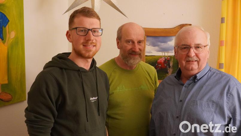 Die "Nikoläuse" Paulus und Johann Kellner mit dem Vorsitzenden Herbert Putzer. Bild: Renate Kellner