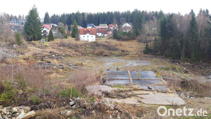 Weil die Feuerwehrhäuser der Feuerwehren Fichtelberg und Neubau renovierungsbedürftig sind, soll auf dem Gelände des ehemaligen Granitwerks Jahreis ein gemeinsames Gebäude für beide Wehren entstehen. Dieses Vorhaben beschloss der Gemeinderat im Oktober einstimmig. Bild: wkr