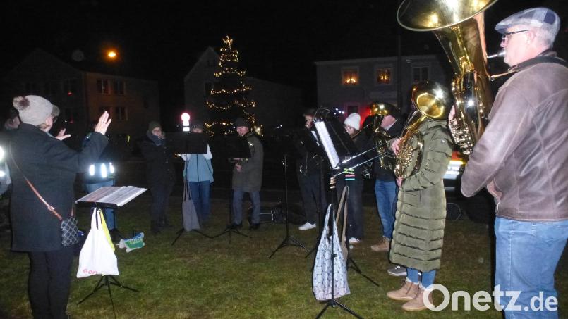 Der Posaunenchor stimmt musikalisch auf Weihnachten ein. Bild: Siegfried Bock