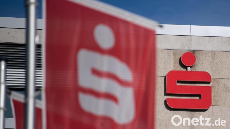 Die Erbendorfer Stadträte stimmen der Fusion der Vereinigten Sparkassen Eschenbach, Neustadt/WN, Vohenstrauß mit der Sparkasse Oberpfalz Nord geschlossen zu. Symbolbild: Marijan Murat