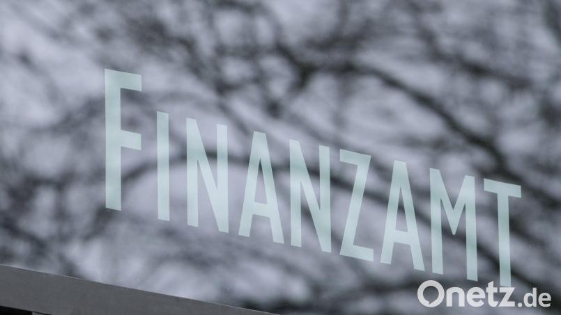 Das Stuttgarter Finanzamt. Bundesweit ist die Zahl der Klagen gegen Steuerbescheide stark gesunken. (Symbolbild) Bild: Bernd Weißbrod/dpa